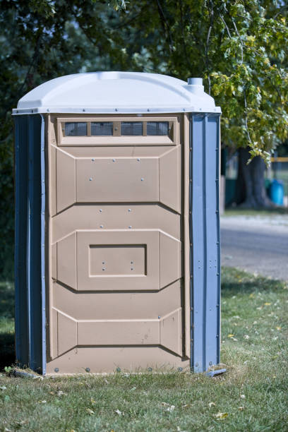 Best Portable restroom trailer rental  in Carteret, NJ